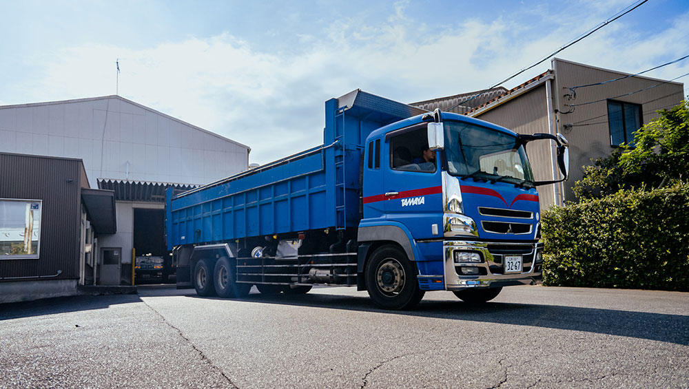 25tダンプトラック